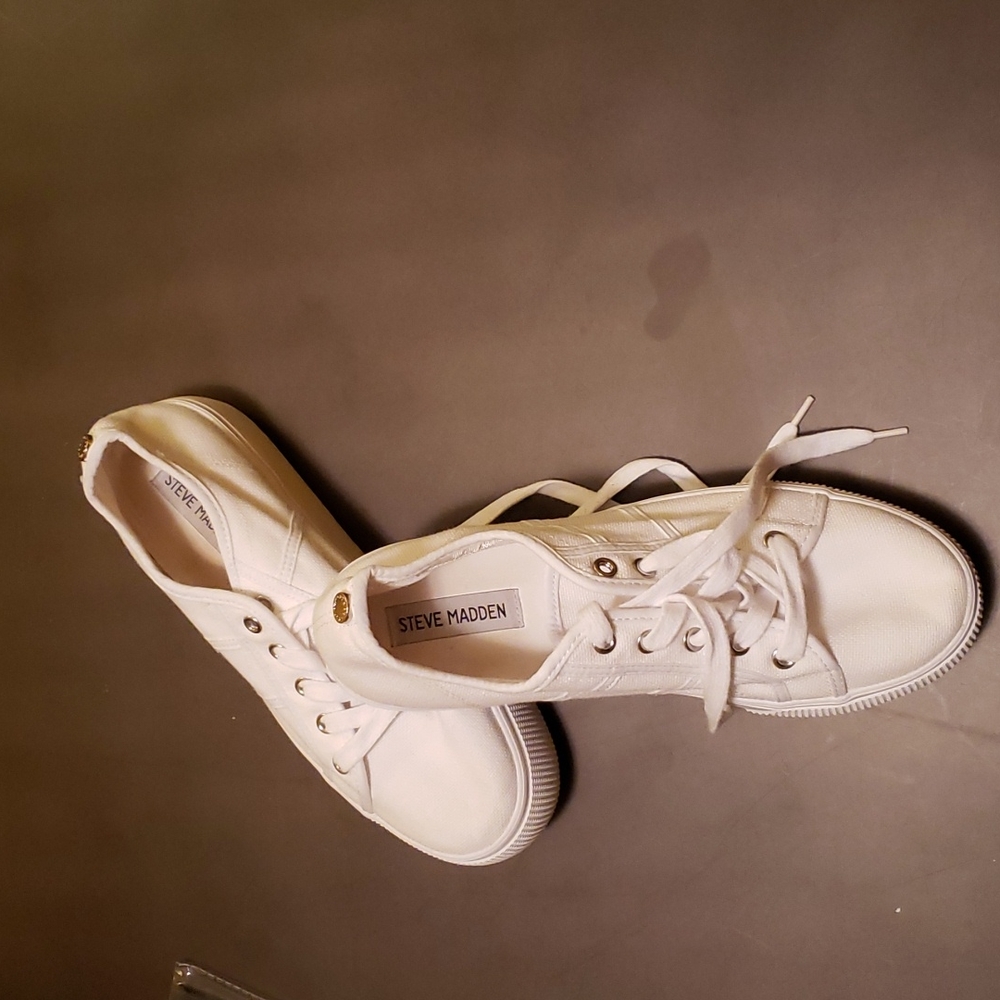 Casual shoes